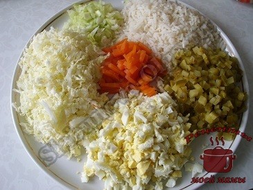 Салат из печени трески с пекинской капустой