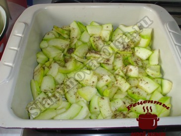 Кабачки с сыром, слоями
