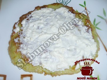 Блинчики из кабачков с соусом