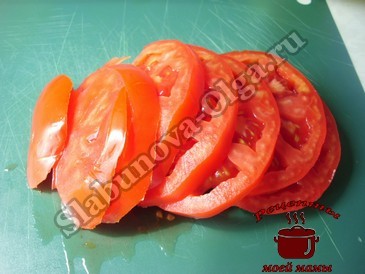 Пицца из кабачков , режем помидоры