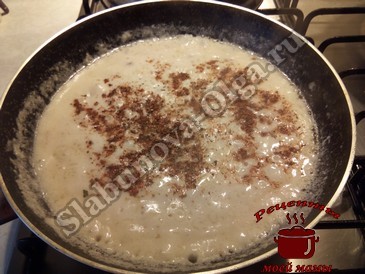 Тушеная курица в сметанном соусе, готовим соус