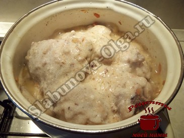 Тушеная курица в сметанном соусе, заливаем соусом