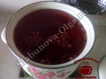 Клюквенный компот готов