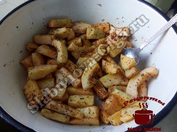 Кабачки в кляре с сыром и чесноком, добавляем специи