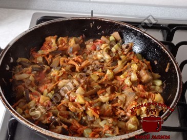 Овощное рагу с кабачками и баклажанами, жарим Овощное рагу с кабачками и баклажанами, жарим