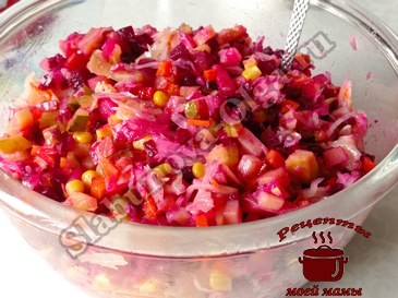 Винегрет с кукурузой и овощами, перемешиваем Винегрет с кукурузой и овощами, перемешиваем