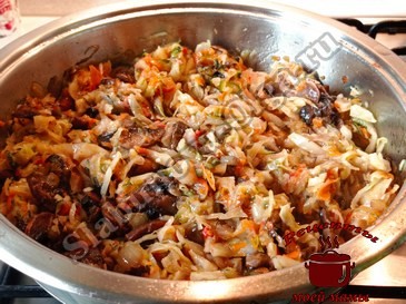 Жареная капуста с грибами и кабачками готова Жареная капуста с грибами и кабачками готова