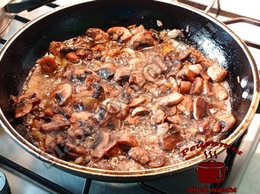 Жареная капуста с грибами и кабачками, жарим грибы Жареная капуста с грибами и кабачками, жарим грибы