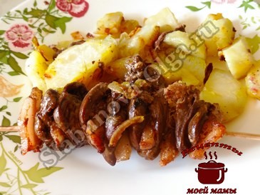 Шашлык из куриных сердечек готов