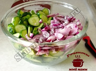 Маринованные огурцы, режем овощи Маринованные огурцы, режем овощи