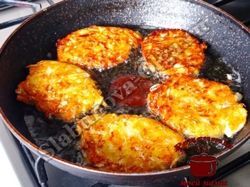 Оладьи из капусты, кабачков и творога, жарим Оладьи из капусты, кабачков и творога жарим