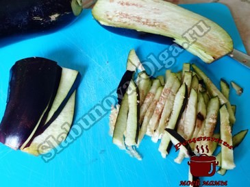 Салат из баклажанов с овощами и яйцами, режем Салат из баклажанов с овощами и яйцами, режем