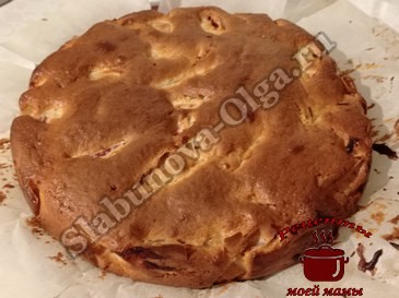 Пирог с яблоками готов