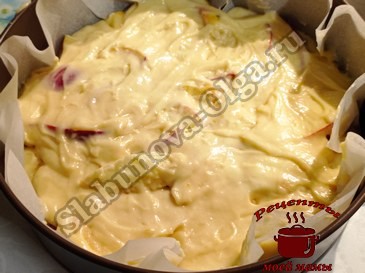 Яблочный пирог на сметане, вкусный и пышный, выкладываем слоями