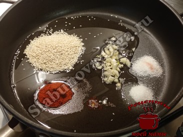 Салат с пекинской капустой, готовим маринад Салат с пекинской капустой, готовим маринад