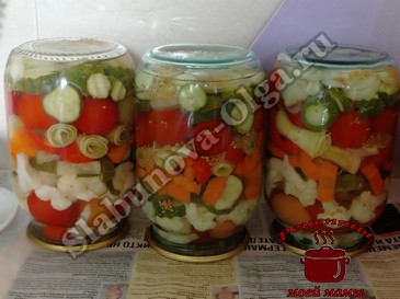 Маринованные овощи, ассорти на праздничный стол, переворачиваем