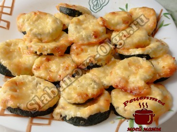 Кабачки запеченные в духовке с сыром и чесноком Кабачки запеченные в духовке с сыром и чесноком