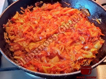 Щи из свежей капусты с щавелем, жарим овощи
